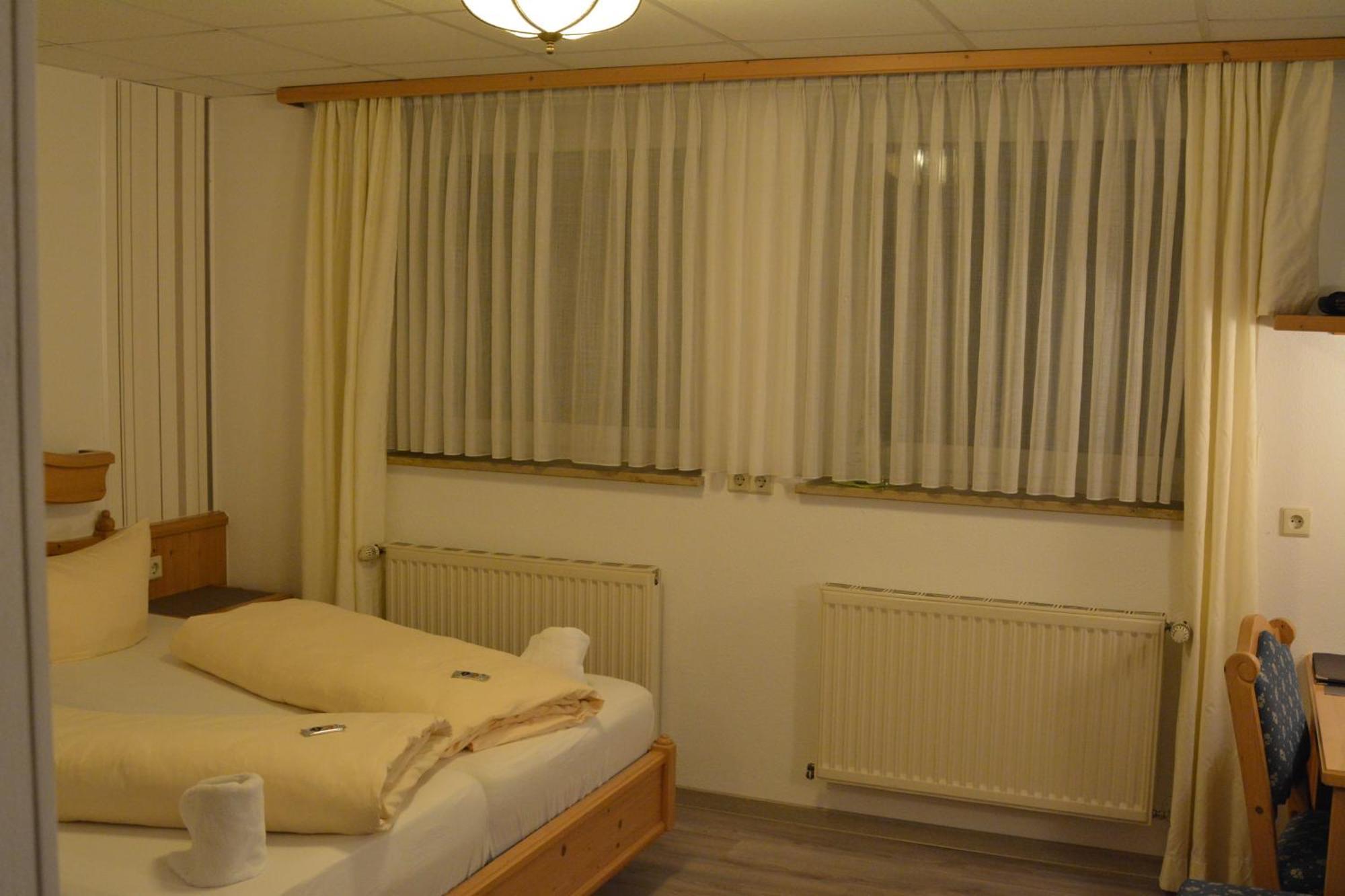 Hotel-Gasthof Zur Rose Weißenhorn 객실 사진