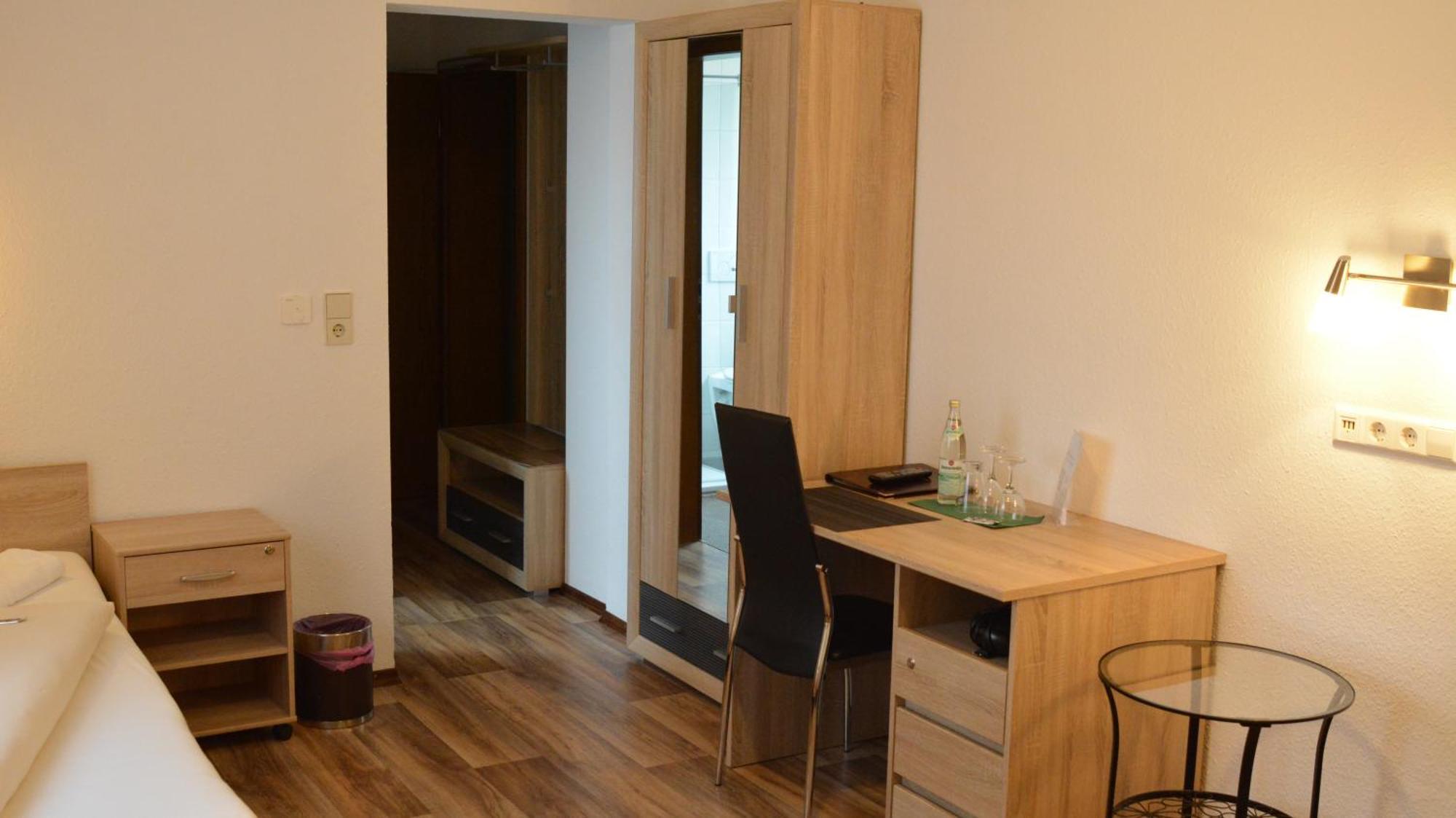 Hotel-Gasthof Zur Rose Weißenhorn 객실 사진