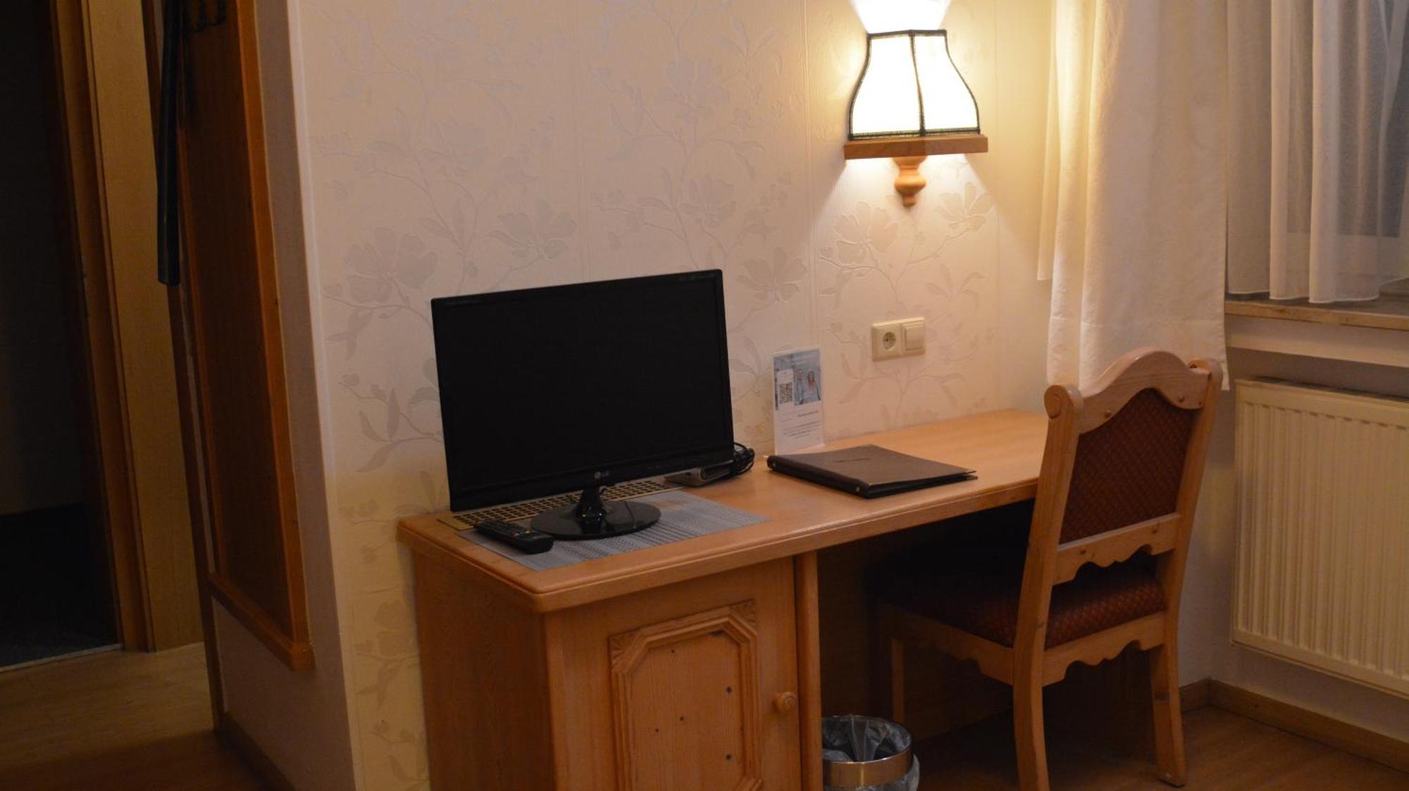 Hotel-Gasthof Zur Rose Weißenhorn 객실 사진