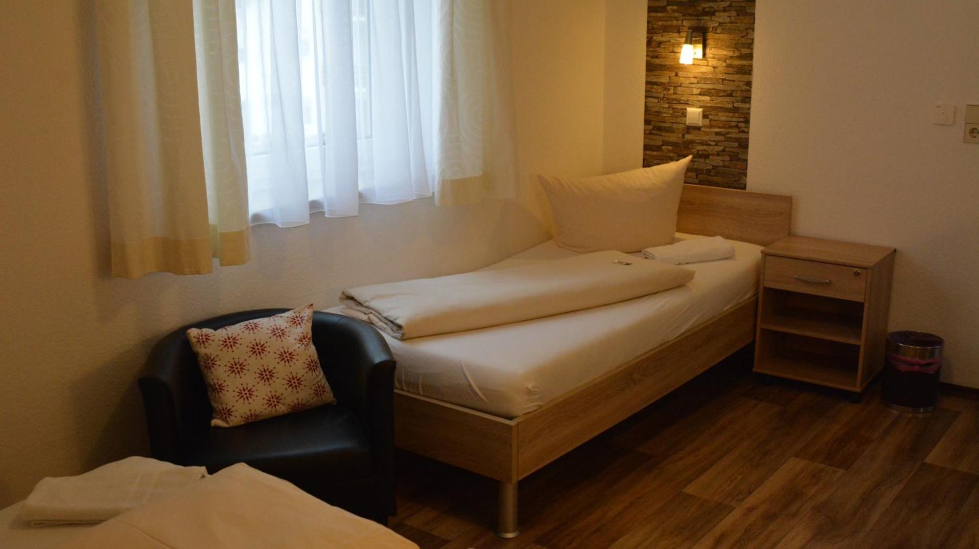 Hotel-Gasthof Zur Rose Weißenhorn 객실 사진