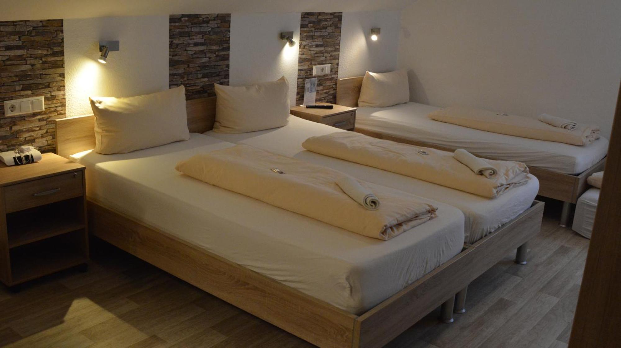 Hotel-Gasthof Zur Rose Weißenhorn 객실 사진