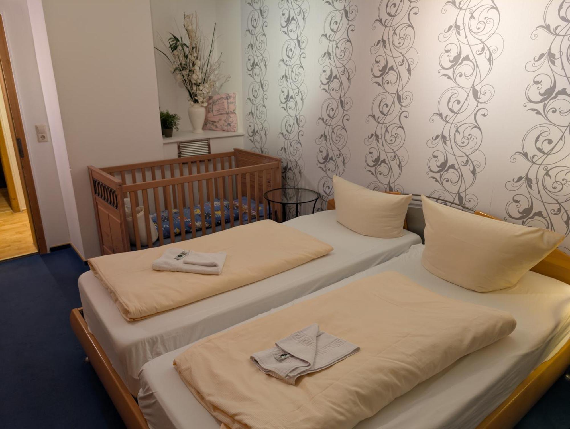 Hotel-Gasthof Zur Rose Weißenhorn 객실 사진