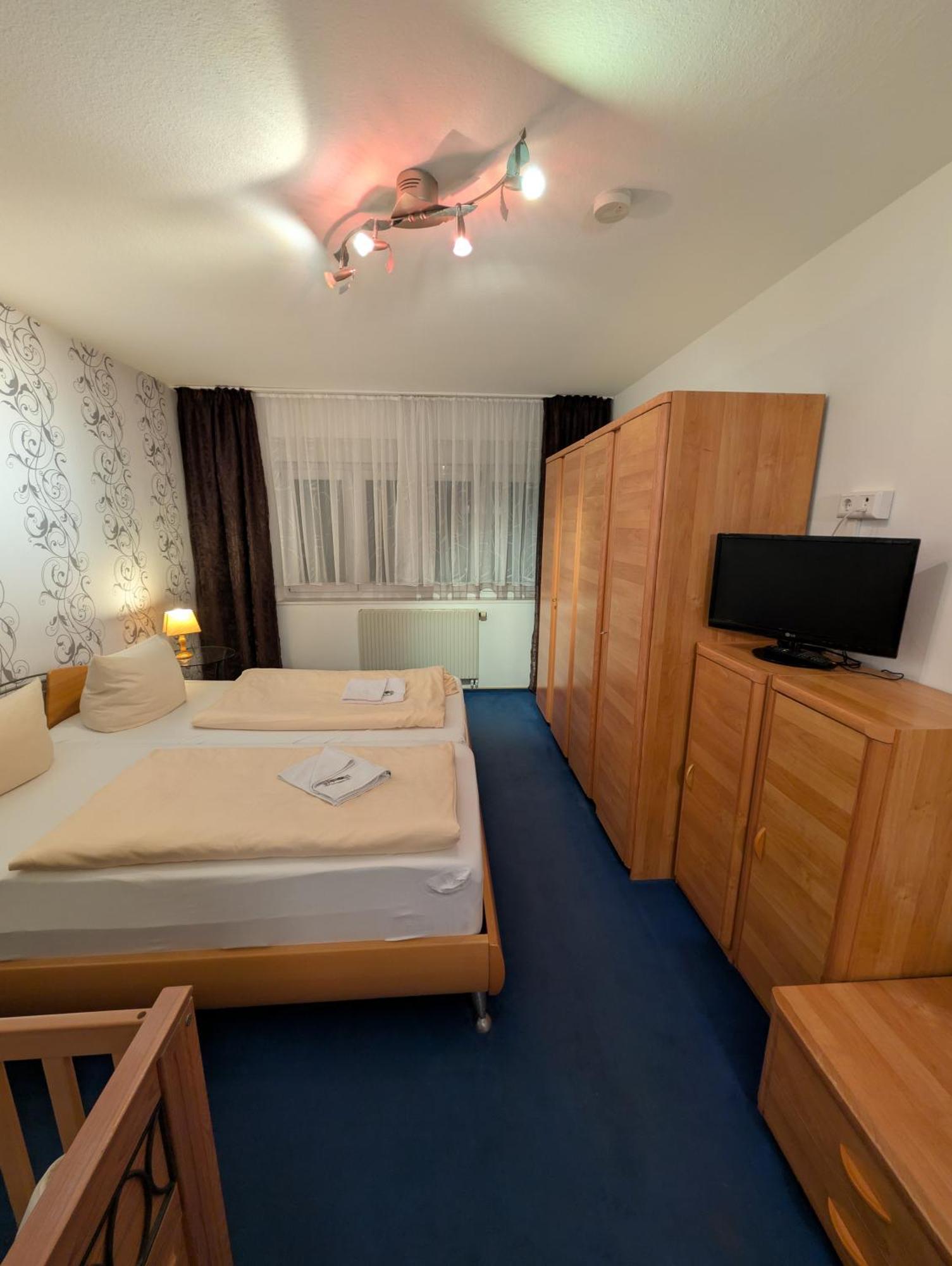 Hotel-Gasthof Zur Rose Weißenhorn 객실 사진