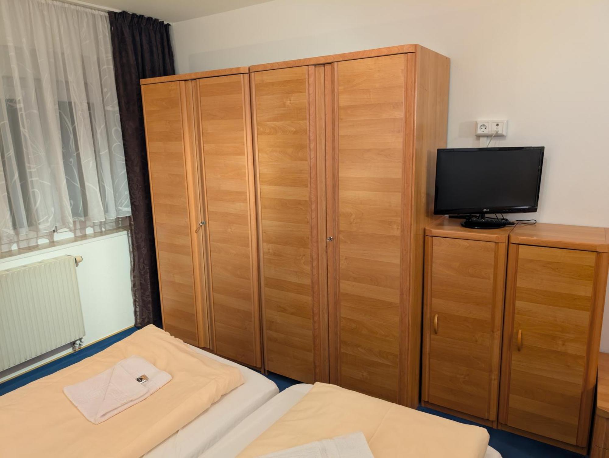 Hotel-Gasthof Zur Rose Weißenhorn 객실 사진